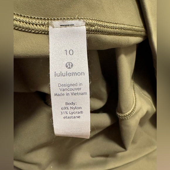 Gently used Lululemon leggings size 10 - Picture 3 of 3